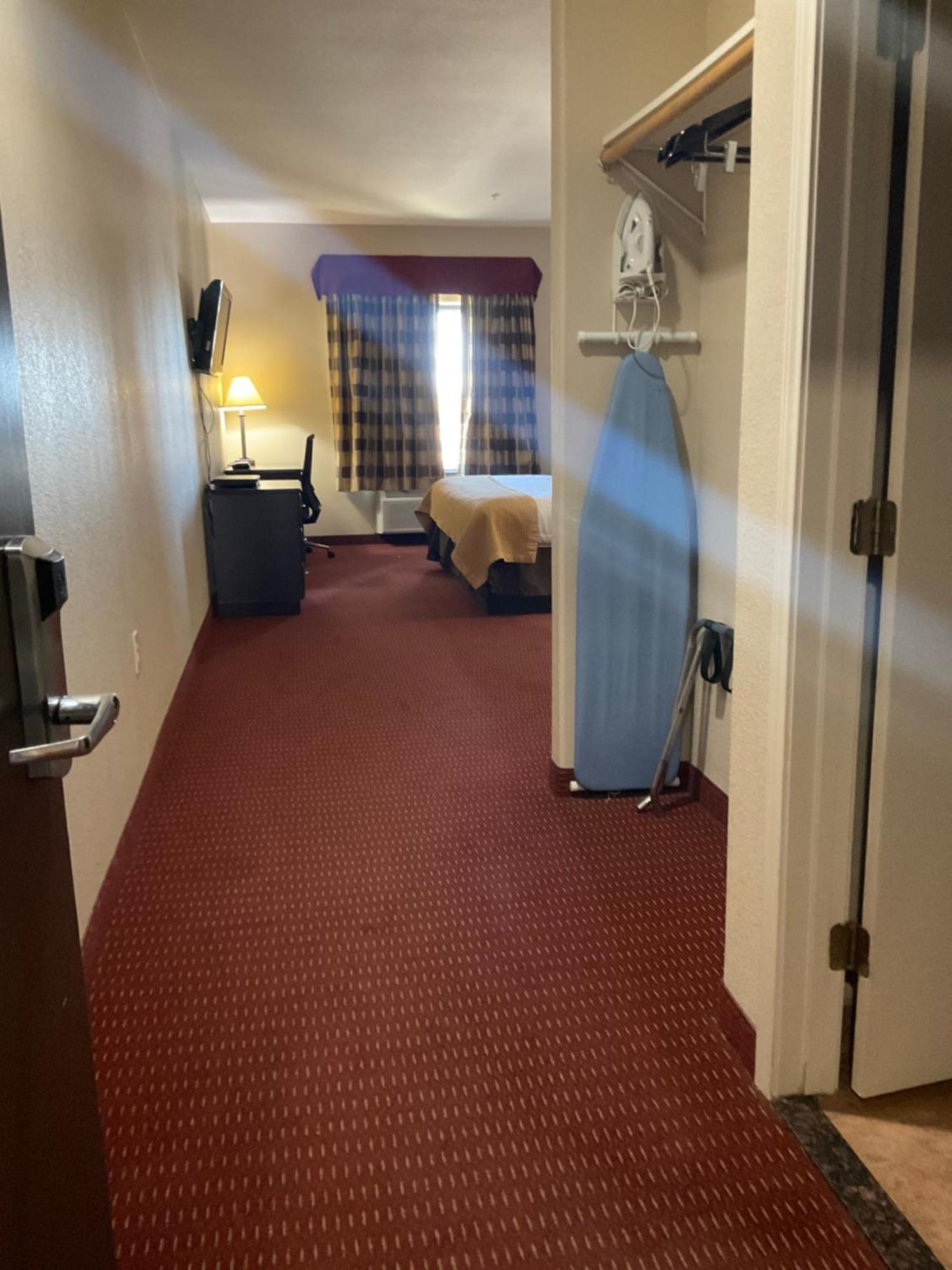 Yorktown Inn And Suites Extérieur photo