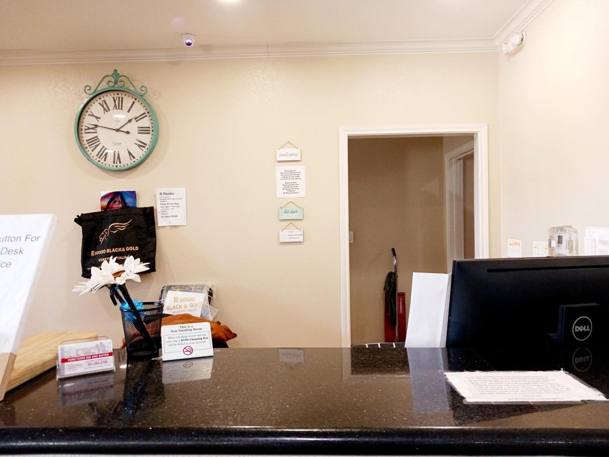 Yorktown Inn And Suites Extérieur photo